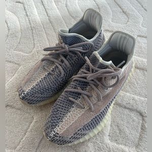 Yeezy 350 Ash Pearl